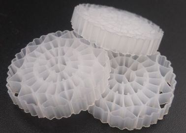 주문 Hdpe 환경 친화적 MBBR 바이오 캐리어 25 * 5mm 활동 떠있는 바이오매스 공 online manufacture