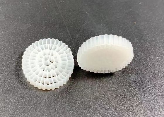 주문 HDPE Mbbr 수송물 바이오 필터 어림 농장 서스펜딩 베드 25x4MM online manufacture