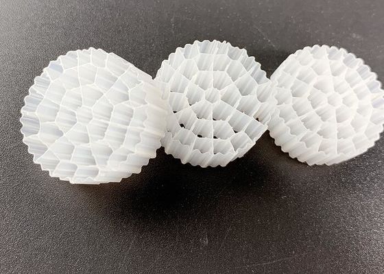 주문 이동 침실 바이오 필름 원자로 떠있는 우물 칼드네스 필터 미디어 37 방 800m2/m3 online manufacture