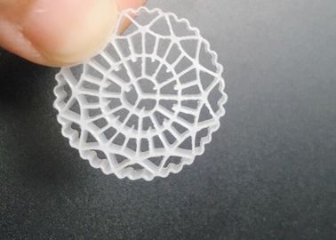 높은 표면 면적 UV 저항성 mbbr 바이오 미디어 새우 수산업 COD BOD 제거 25*5mm hdpe 흰색 바이오 칩