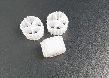 흰색 5 홀 처녀 HDPE 필터 미디어 장수 크기 10mm X 7mm
