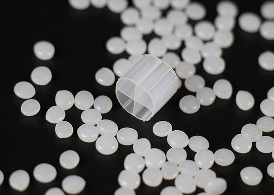 화이트 Hdpe MBBR 이동 침대 바이오 필름 원자로 800m2/M3 큰 표면