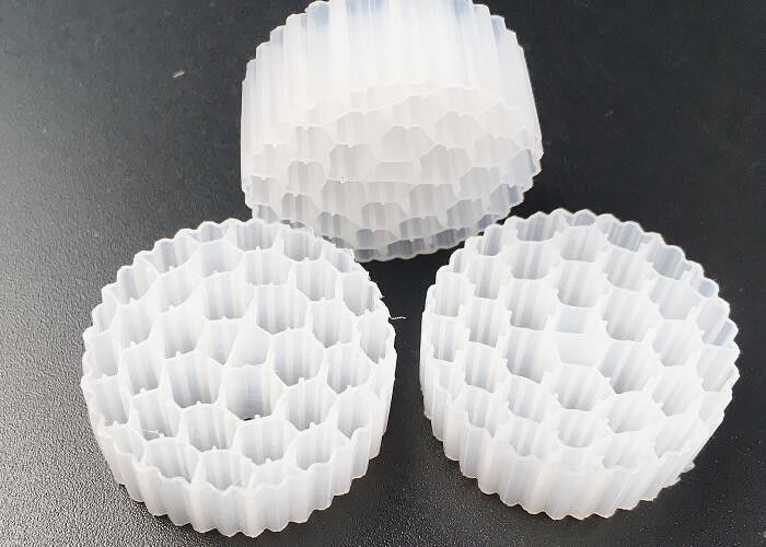 Pe38 25*4mm Hdpe Mbbr 생물 여과 매체 Safty 이동층 큰 표면
