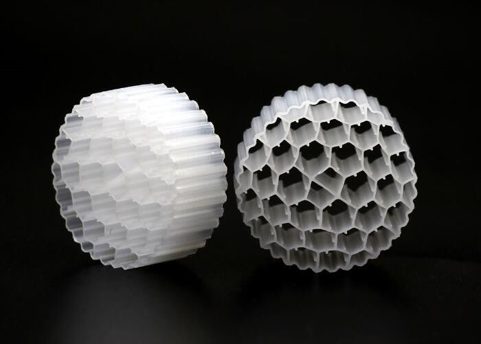 떠있는 BIO 볼 필터 매체 MBBR 16mm X 10mm 수소애성 처녀 HDPE 물질