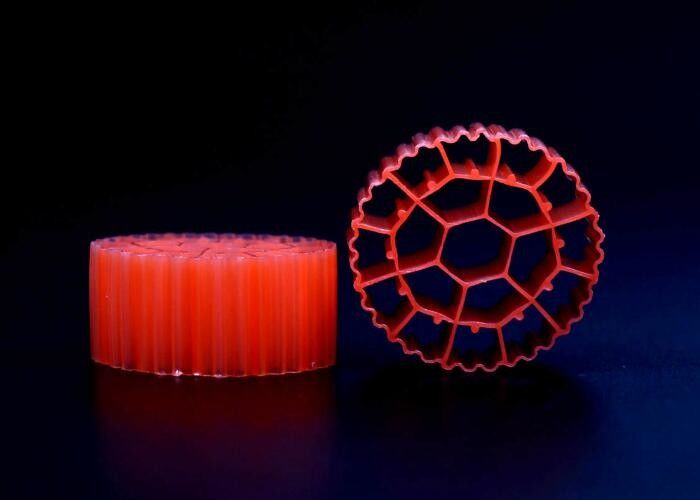 빨간색 물고기 연못 필터 매체 처녀 HDPE 물질 K3 플라스틱 필터 매체