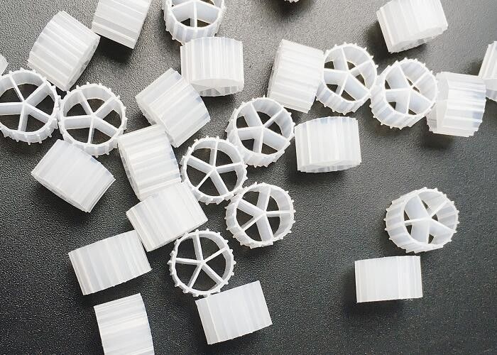 바이오 필름 MBBR 필터 운반기 덥다 새우 재배용 RAS 물 처리 10*7mm