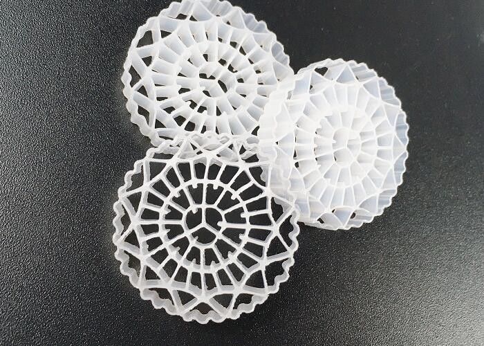 자연 색상 MBBR 필터 미디어 높은 표면 면적 25mm X 4mm 크기