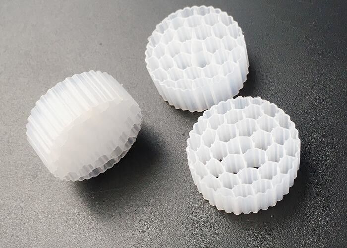 PE38 Mbbr 필터 25*4mm Hdpe 안전 이동 침대 필터 미디어 대면적
