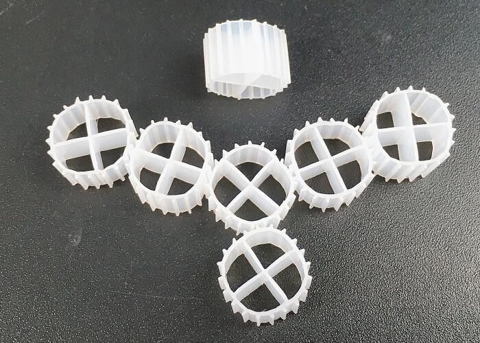 화이트 컬러 MBBR 미디어 바이오 필름 수송기 슈퍼 디카버라이제이션 및 처녀 HDPE 재료