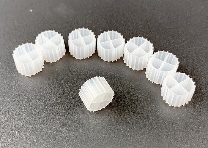 비트리피를 제거하기 위한 처녀 HDPE 흰색 11MM 바이오 필터 미디어