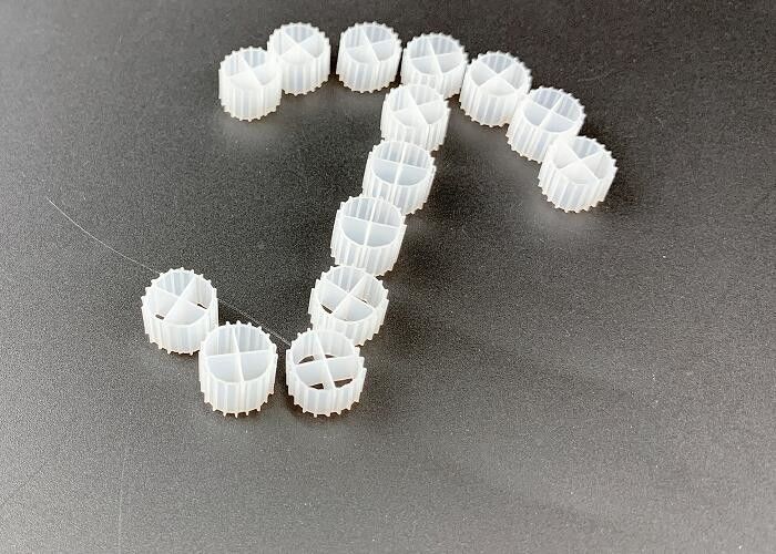 비트리피를 제거하기 위한 처녀 HDPE 흰색 11MM 바이오 필터 미디어