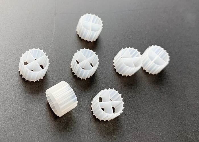 11*7mm MBBR 바이오 볼 필터 매체 대면적