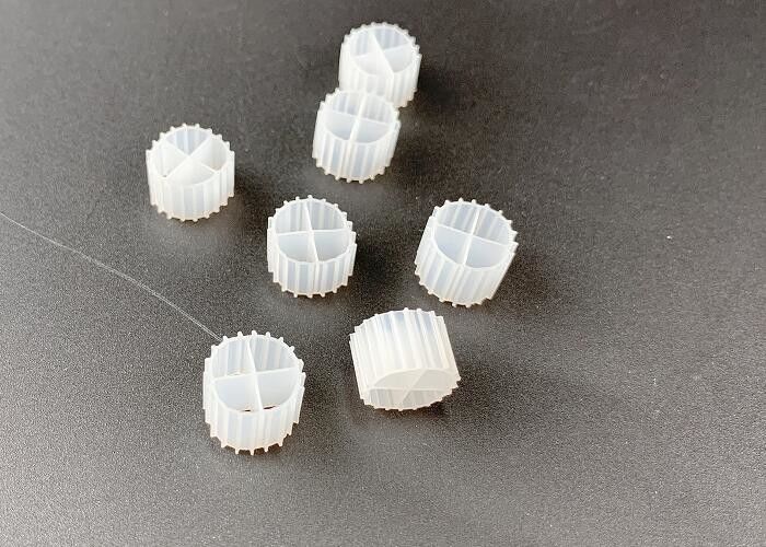 11*7mm MBBR 바이오 볼 필터 매체 대면적