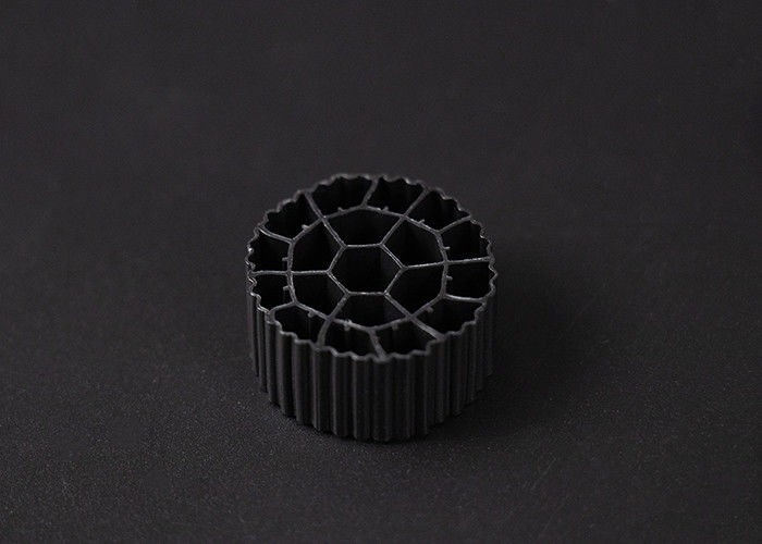 버진 HDPE 물질 MBBR 필터 미디어 바이오 필터 25mm X12mm 크기 600m2/m3 표면