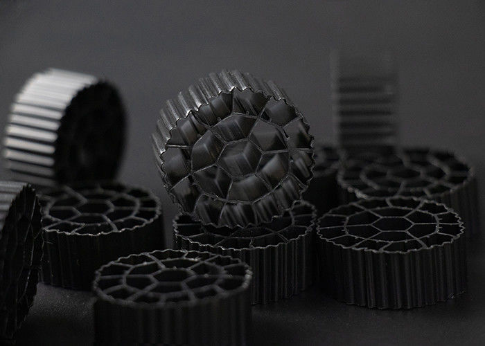 25mm X 10mm 크기 플라스틱 필터 미디어 처녀 HDPE 물질 MBBR 바이오 볼