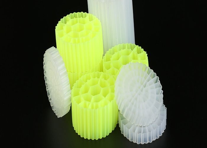 검은 색 플라스틱 필터 매체 MBBR 필터 매체 25mm X 12mm 크기와 흰색
