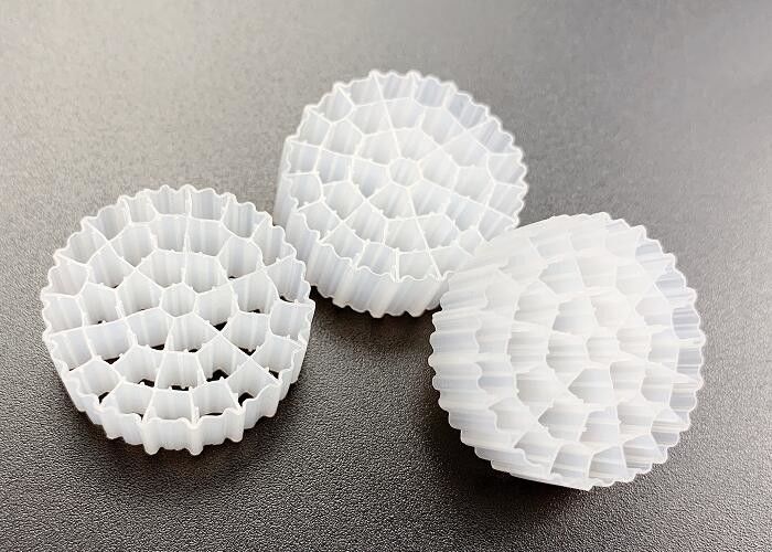 처녀 HDPE 25*10MM 흰색 MBBR 플라스틱 필터 매체 대면적