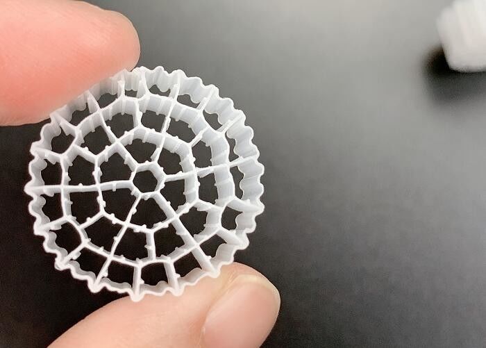 처녀 HDPE 25*10MM 흰색 MBBR 플라스틱 필터 매체 대면적