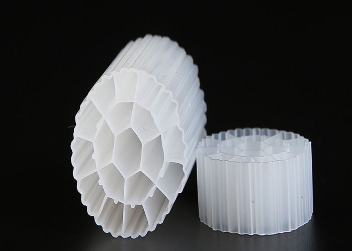 처녀 HDPE MBBR 필터 매체 흰색과 35 * 18mm 크기의 긴 서비스 수명